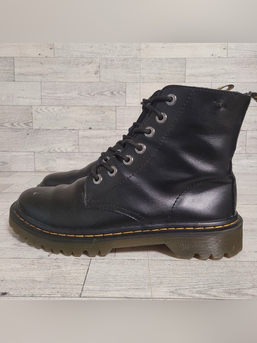 Women’s Dr. Martens Luana Air Wair Black Leather Lace Up Combat Boots Size 7